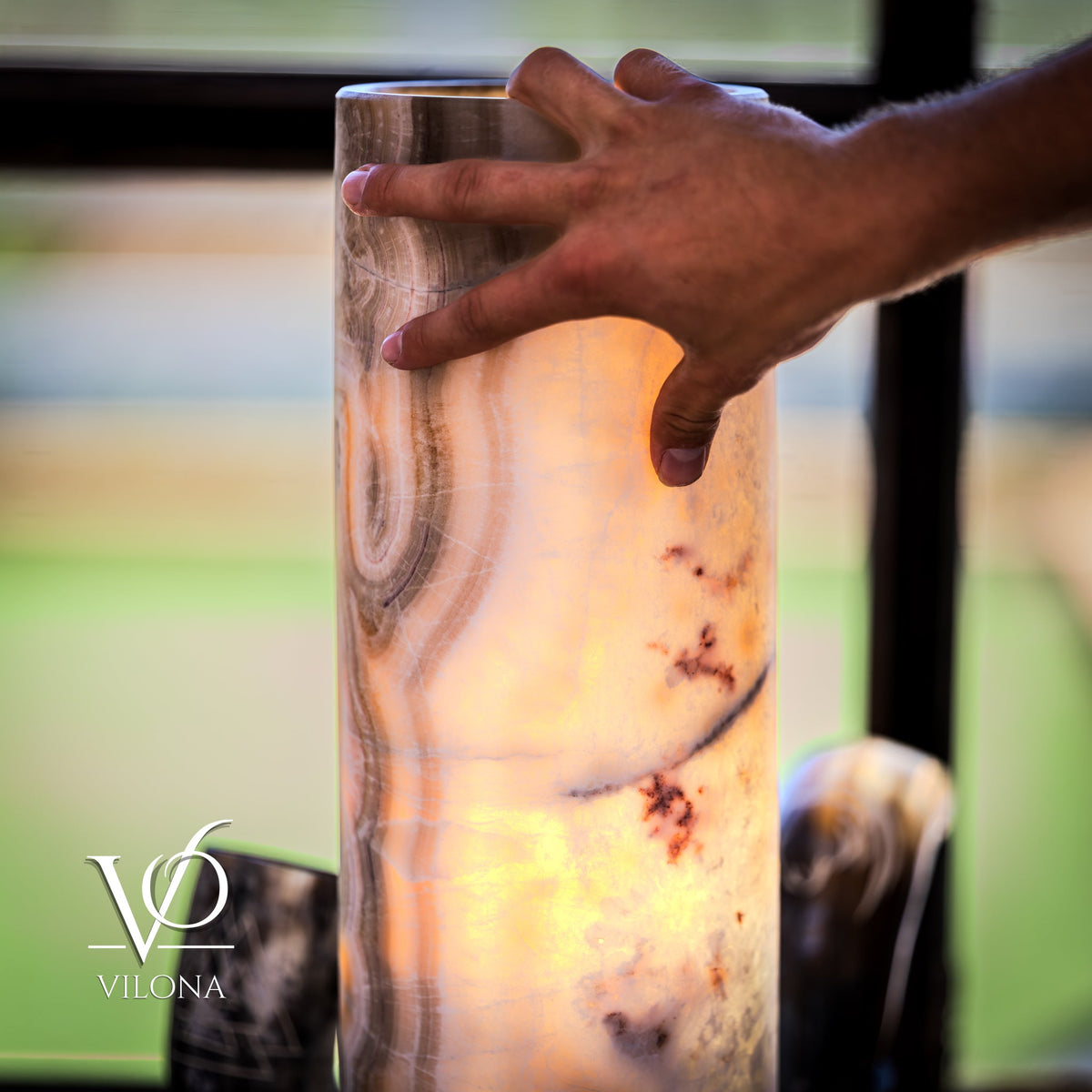 Divina Claire Onyx Table Lamp – 19.5" Tall
