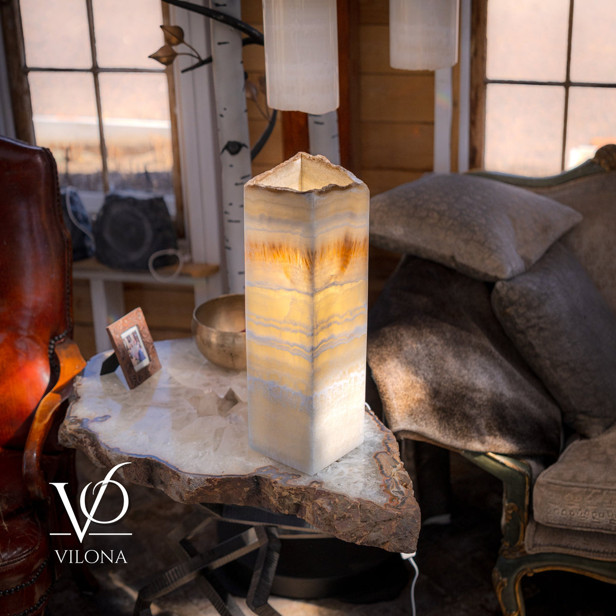 Golden Cloud Onyx Square Table Lamp – 20" Tall