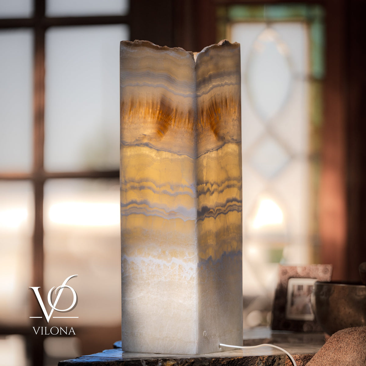 Golden Cloud Onyx Square Table Lamp – 20" Tall
