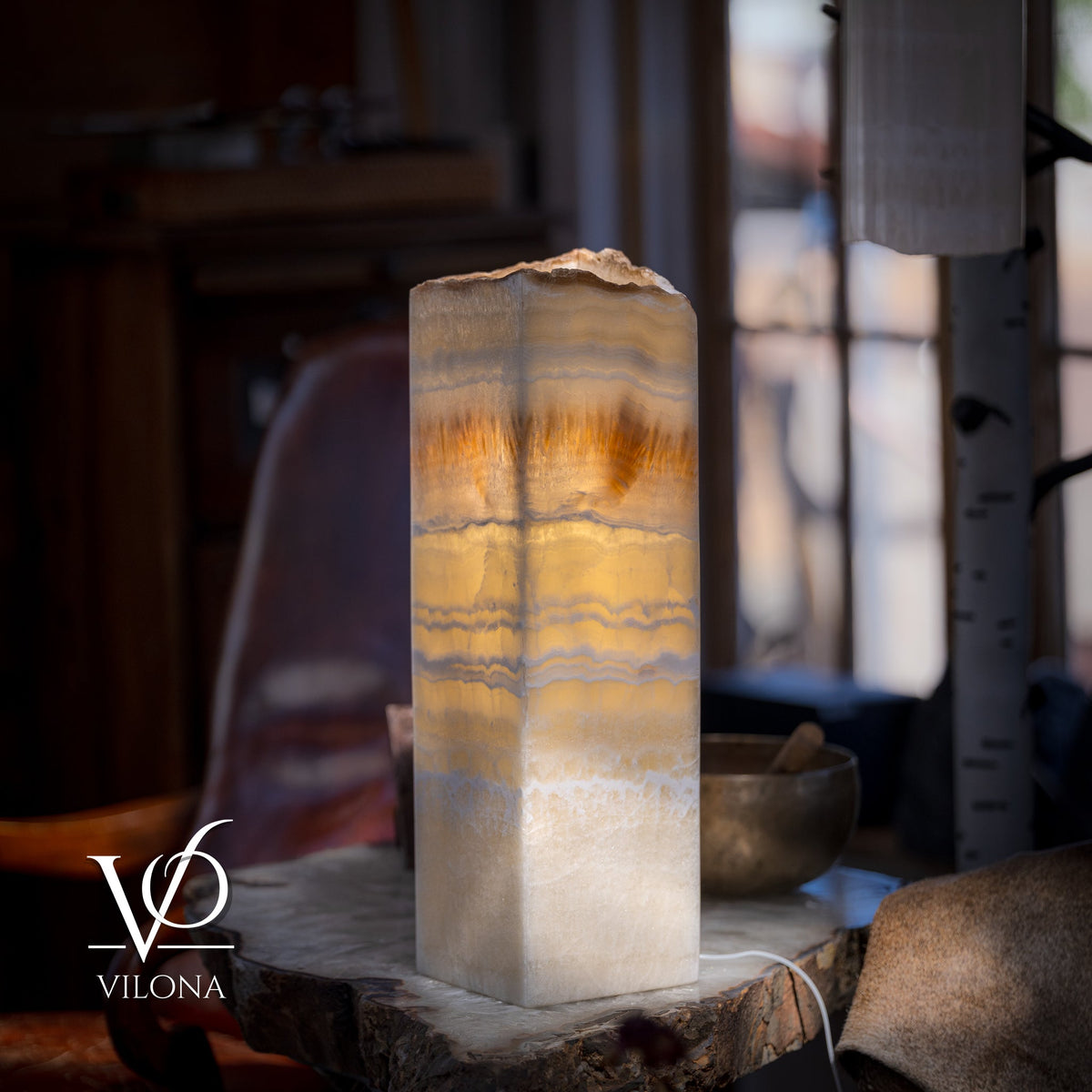Golden Cloud Onyx Square Table Lamp – 20" Tall