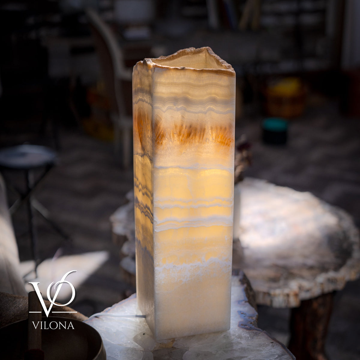 Golden Cloud Onyx Square Table Lamp – 20" Tall