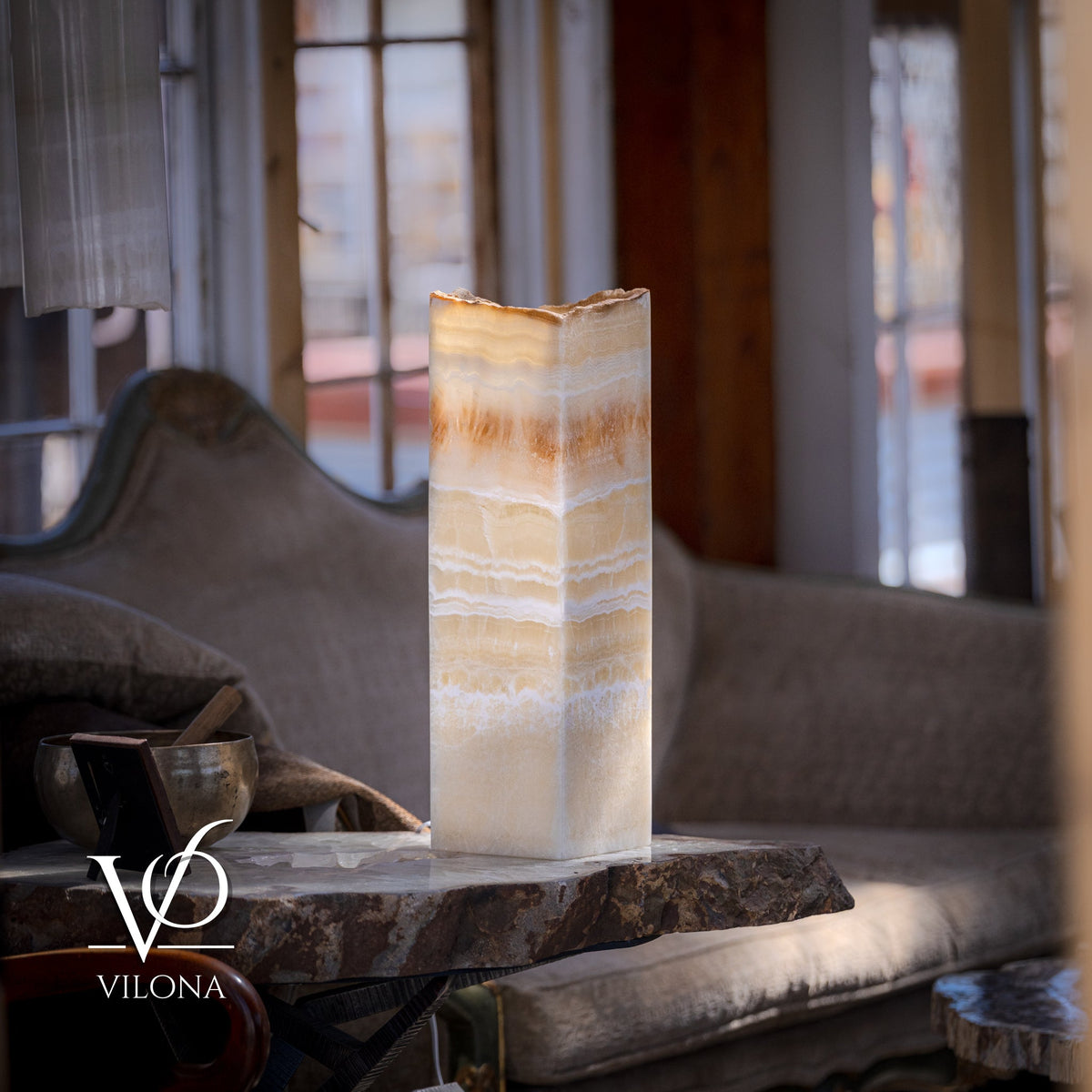 Golden Cloud Onyx Square Table Lamp – 20" Tall
