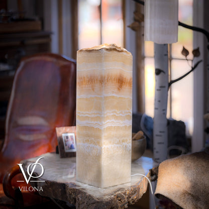 Golden Cloud Onyx Square Table Lamp – 20" Tall