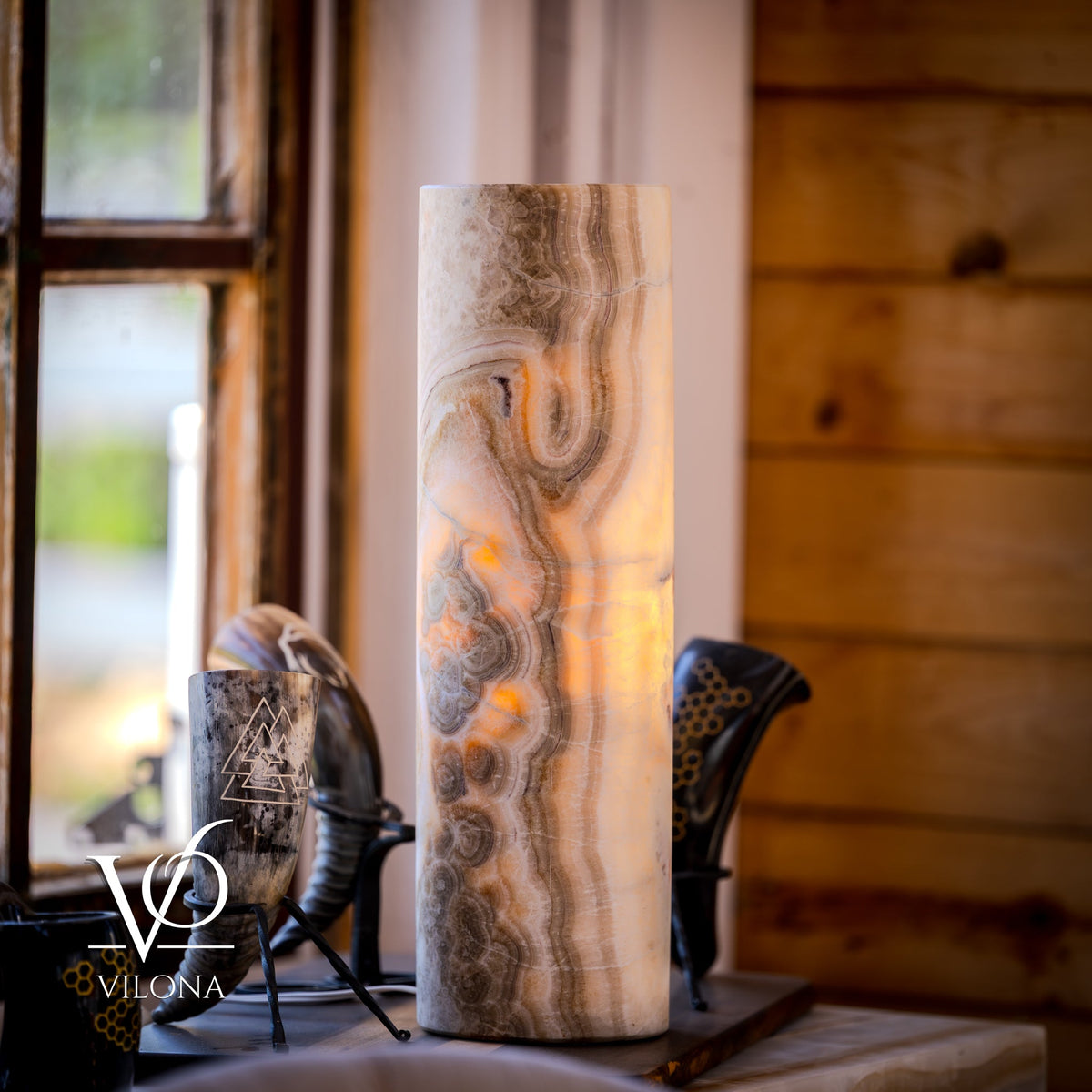 Divina Claire Onyx Table Lamp – 19.5" Tall