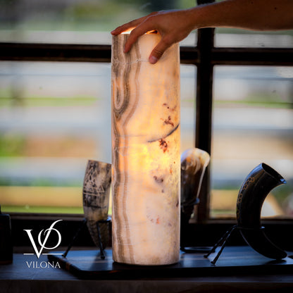 Divina Claire Onyx Table Lamp – 19.5" Tall