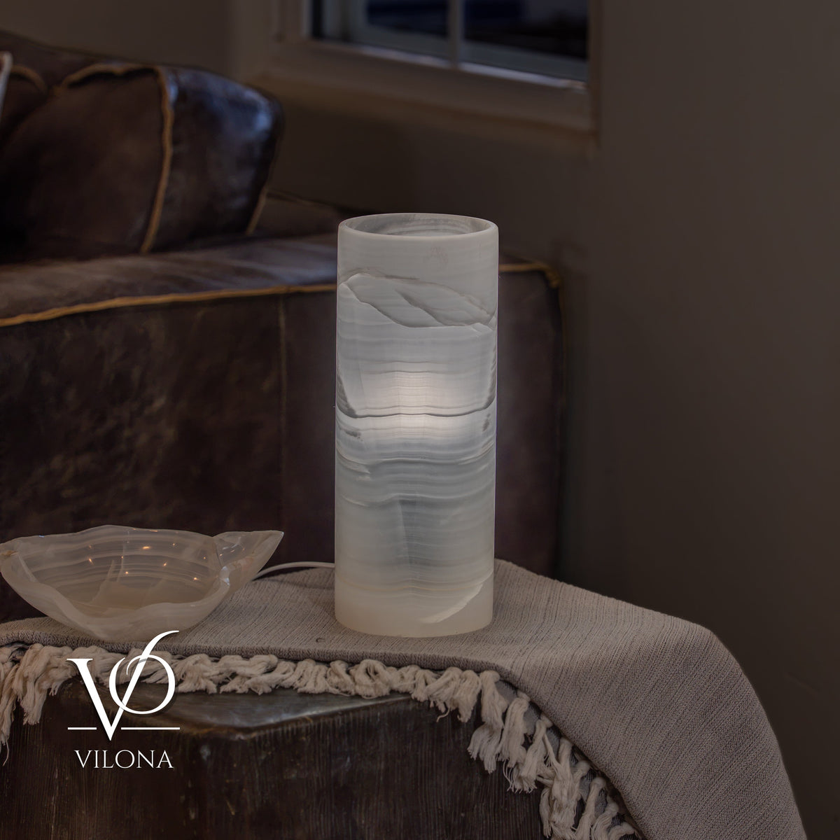 White Ice Onyx Small Table Lamp – 12" Tall