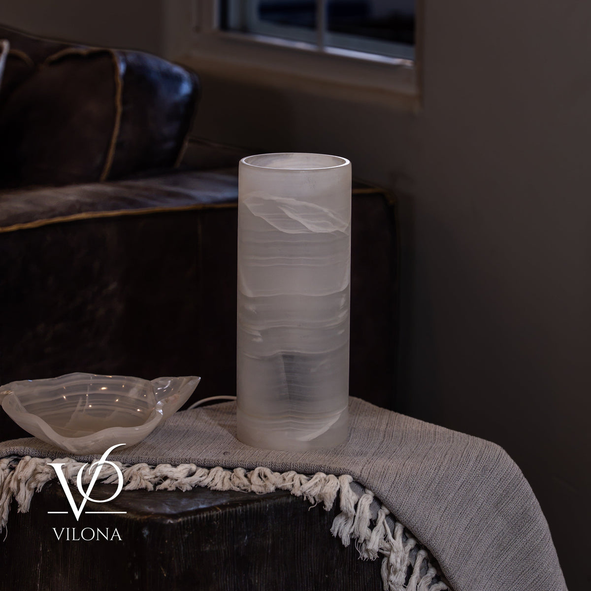 White Ice Onyx Small Table Lamp – 12" Tall
