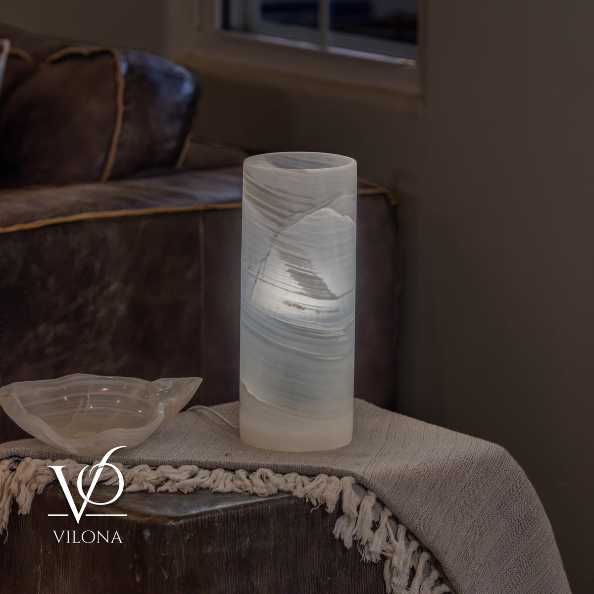White Ice Onyx Small Table Lamp – 12" Tall