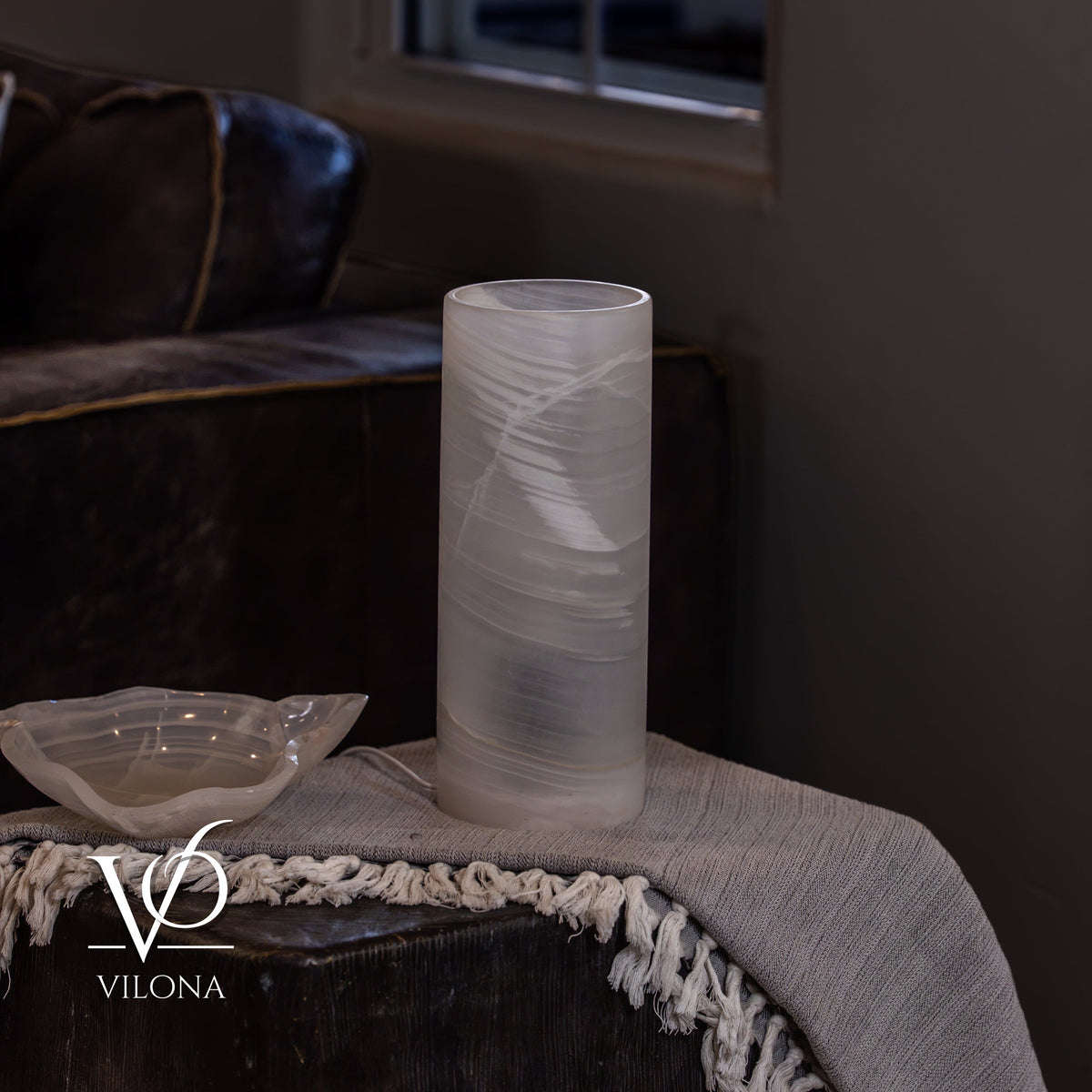 White Ice Onyx Small Table Lamp – 12" Tall