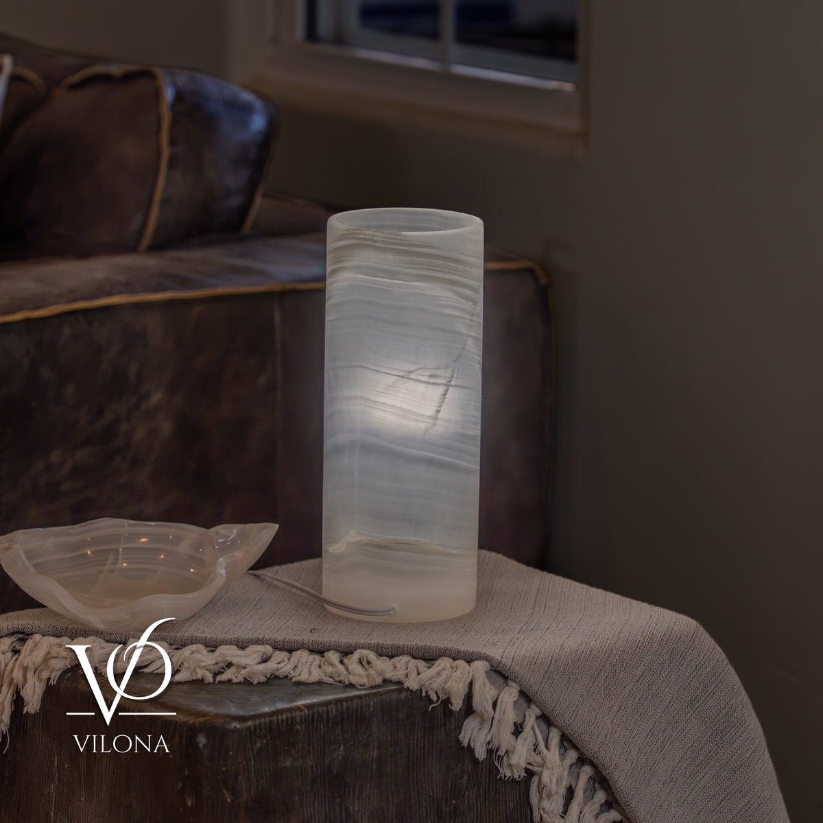 White Ice Onyx Small Table Lamp – 12" Tall