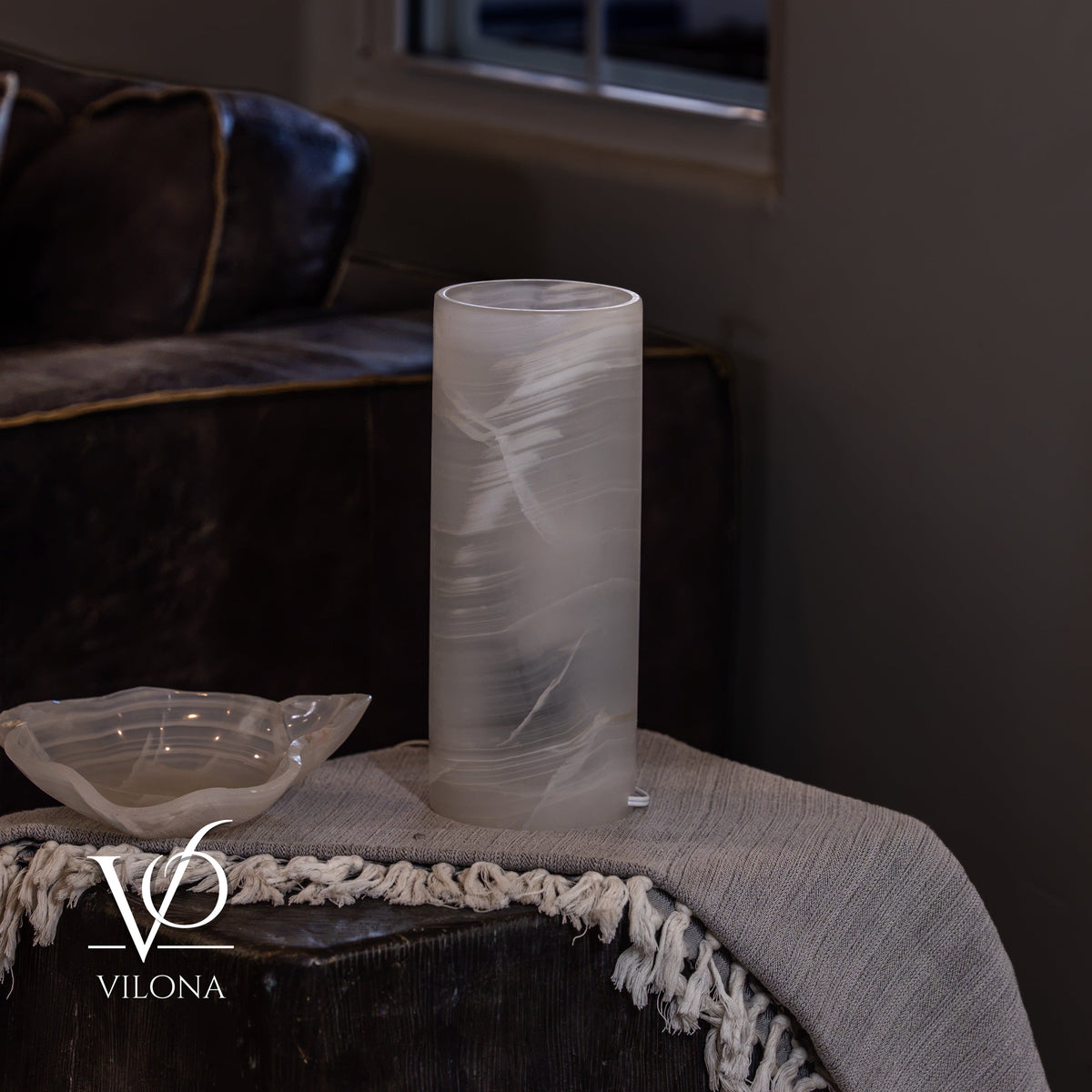 White Ice Onyx Small Table Lamp – 12" Tall
