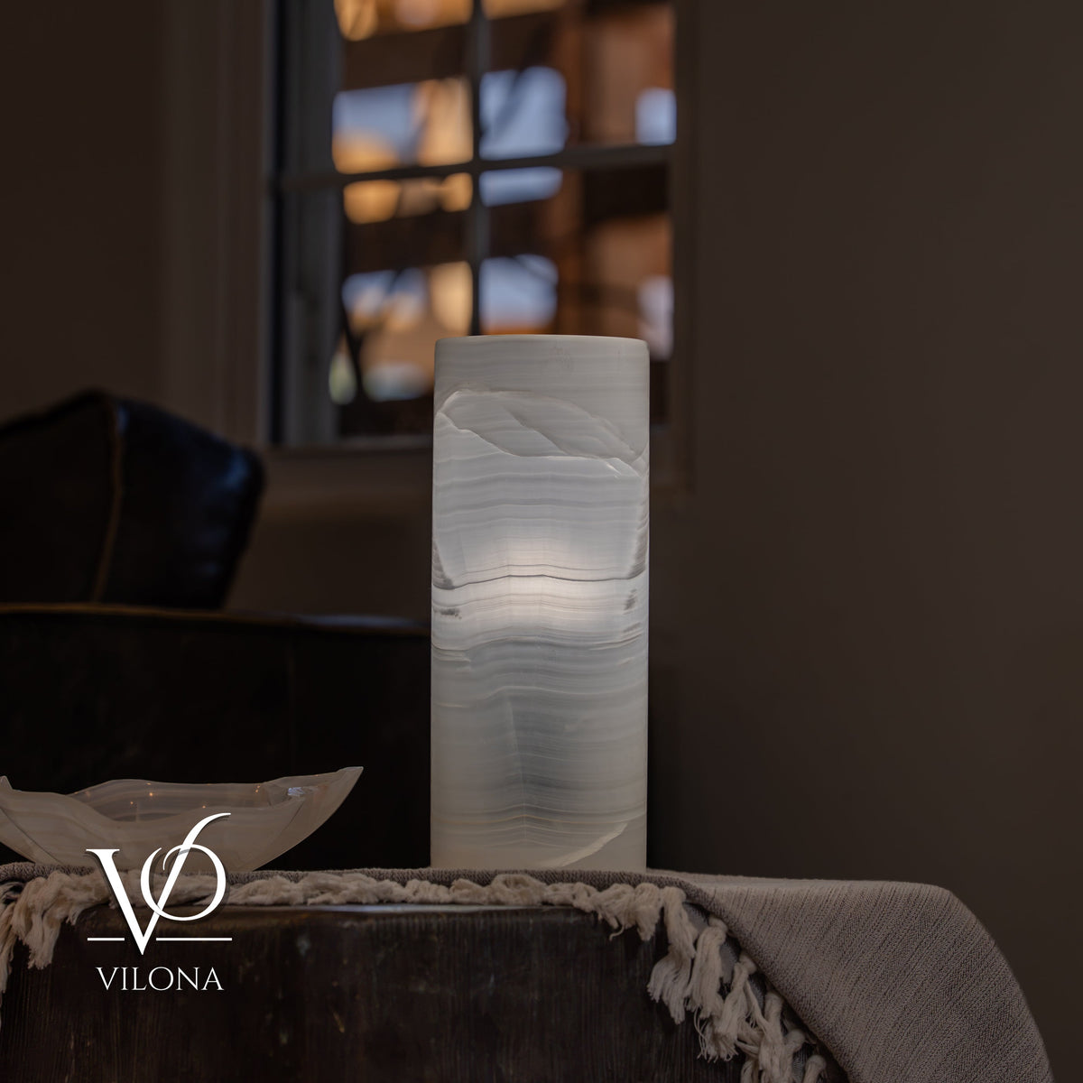 White Ice Onyx Small Table Lamp – 12" Tall