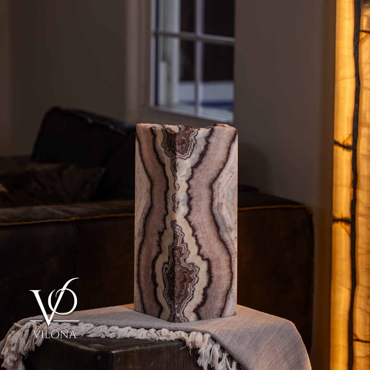 Onyx Live Edge Table Lamp – 16" Tall