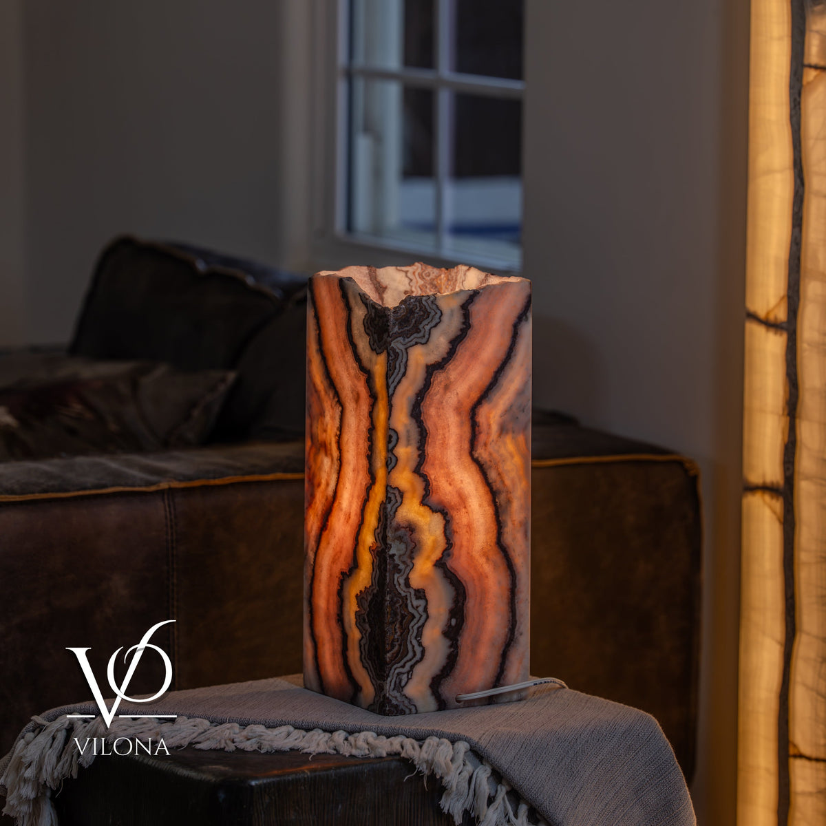 Onyx Live Edge Table Lamp – 16" Tall
