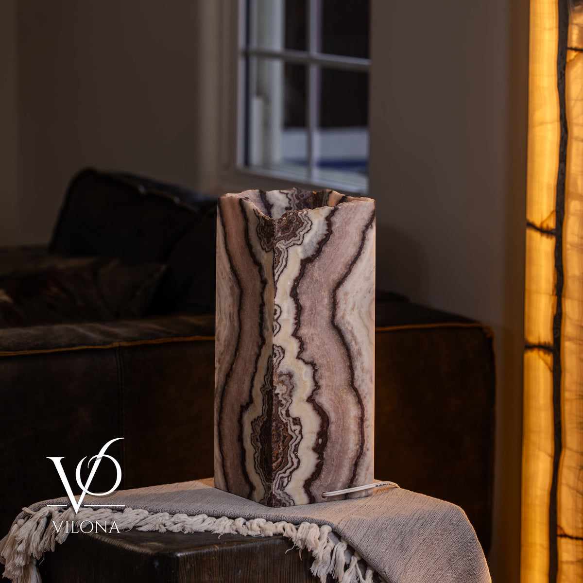 Onyx Live Edge Table Lamp – 16" Tall